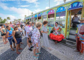 Retomada da Marinete do Forró anima aracajuanos e turistas em passeio diferenciado