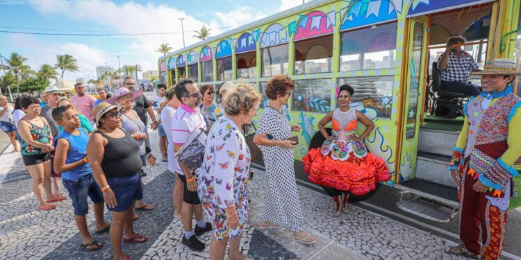Retomada da Marinete do Forró anima aracajuanos e turistas em passeio diferenciado