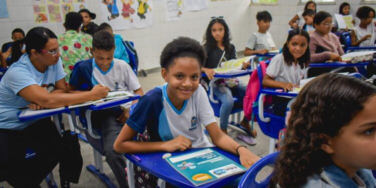 Semed orienta famílias de alunos sobre a importância da frequência escolar