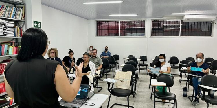 Prefeitura atualiza enfermeiros do Ambulatório de Feridas do Cemar Siqueira Campos