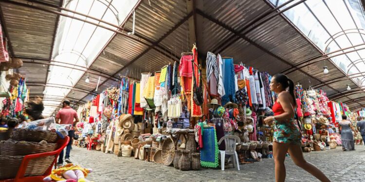 Artesanato sergipano atrai turistas e aracajuanos aos mercados centrais