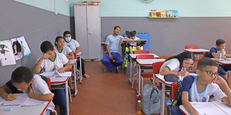 Com ensino especializado e inclusivo, Prefeitura de Aracaju garante aprendizado a alunos com deficiência