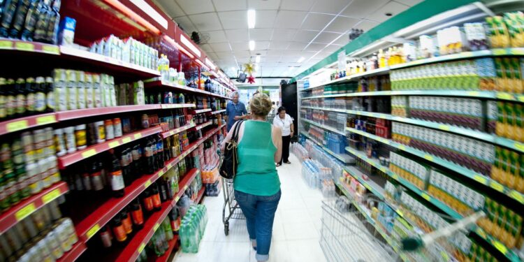 Cesta básica tem aumento em 14 capitais brasileiras no mês de abril