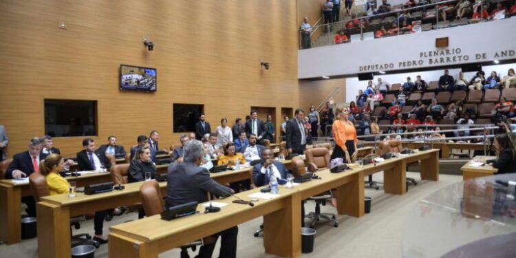 Reajuste de 2,5% para funcionários públicos é aprovado na Alese