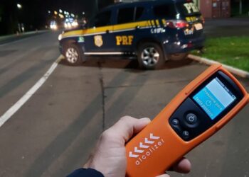 PRF flagra motorista dirigindo embriagado