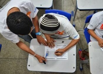 Sergipe tem a sexta maior taxa de analfabetismo do país e a quinta menor de alunos com nível superior