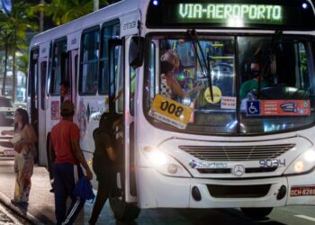 Operação Corujão garante ônibus nas madrugadas para forrozeiros curtirem o Arraiá do Povo