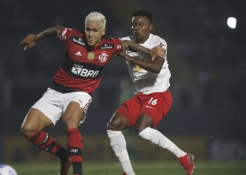 De olho na ponta da classificação, Flamengo visita Bragantino