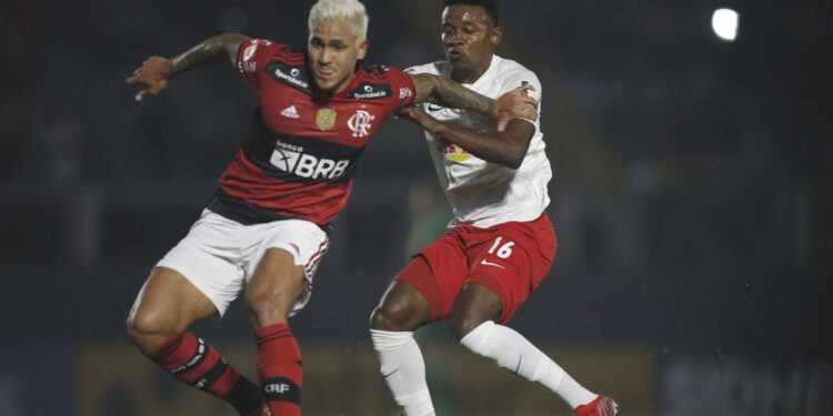 De olho na ponta da classificação, Flamengo visita Bragantino