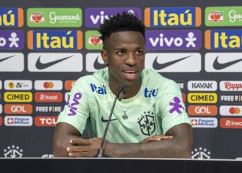 Vinicius Júnior agradece apoio na luta contra o racismo