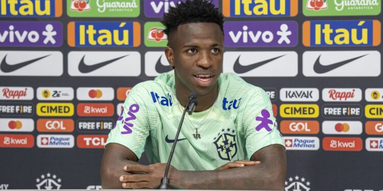 Vinicius Júnior agradece apoio na luta contra o racismo