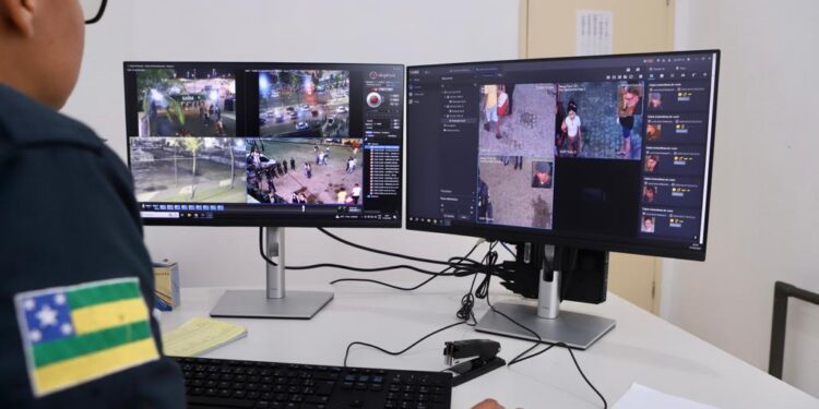 Reconhecimento facial permite identificação de foragidos da justiça no ‘Arraiá do Povo’, na Orla de Atalaia