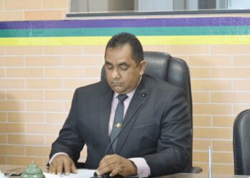 Prefeito de Canindé do São Francisco pede afastamento