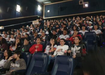 Colégio Estadual Murilo Braga leva alunos ao cinema