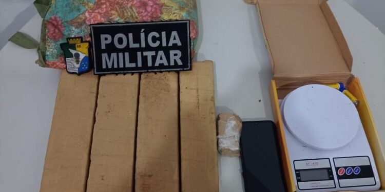 Polícia Militar apreende mais de três quilos de drogas em Aracaju