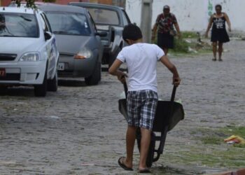 De janeiro a abril, Brasil resgata 702 crianças do trabalho infantil