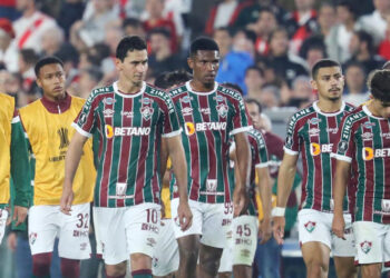 Após caso de doping na Libertadores, jogador do Fluminense é suspenso de todas as competições