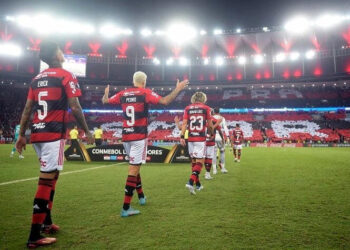Torcedores do Flamengo criticam titular em vitória na Libertadores: ‘Irreconhecível’