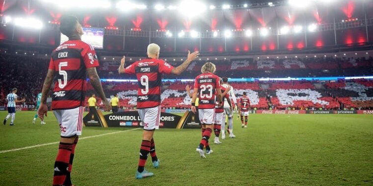 Torcedores do Flamengo criticam titular em vitória na Libertadores: ‘Irreconhecível’