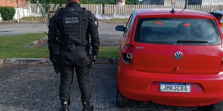Polícia Militar recupera veículo com restrição de roubo na Zona Norte da Capital