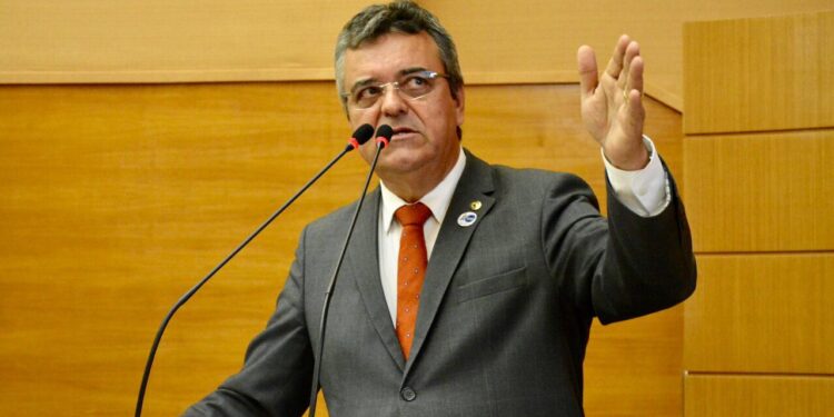 Alese aprova PL de Luciano Pimentel que altera dispositivos da Lei da Política Estadual de Cannabis