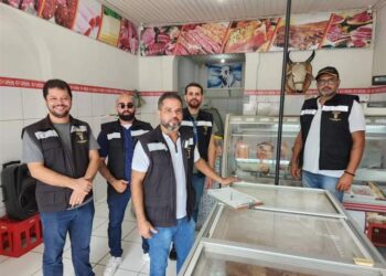 Proprietários de açougues recebem orientações da Vigilância Sanitária sobre normas sanitárias para venda de carnes