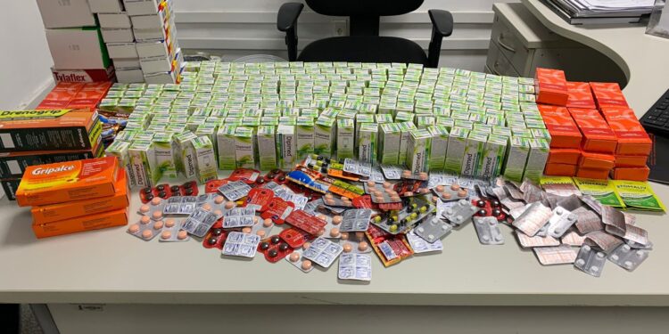 Polícia Civil apreende mais de 350 caixas de medicamentos e 90 mil cigarros contrabandeados em Itabaiana