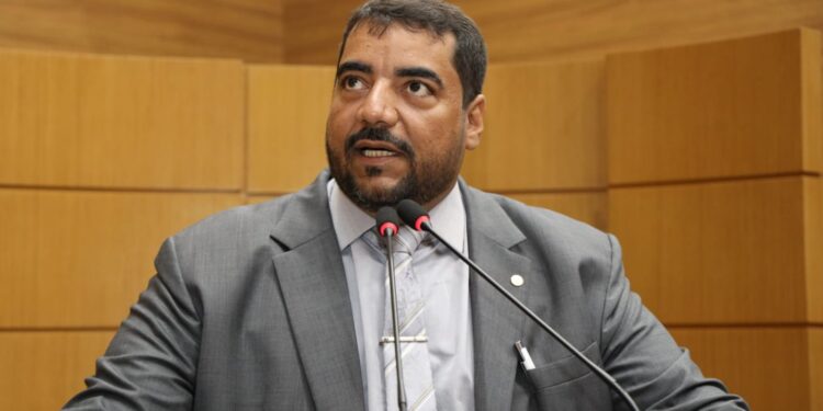 Deputado Luizão DonaTrampi destaca participação em feira de agronegócio