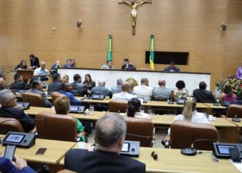 Medalha reconhece trabalho desempenhado por radialistas e jornalistas