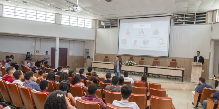 Alunos da rede pública apresentam projetos de inovação criados no Inovar.SE