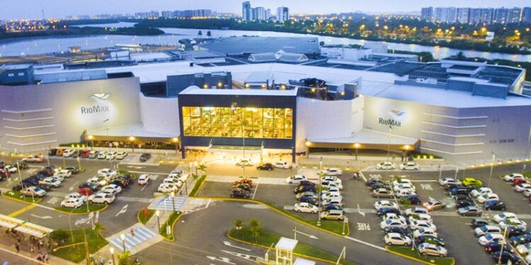 Shoppings RioMar e Jardins funcionam em horário especial no São João