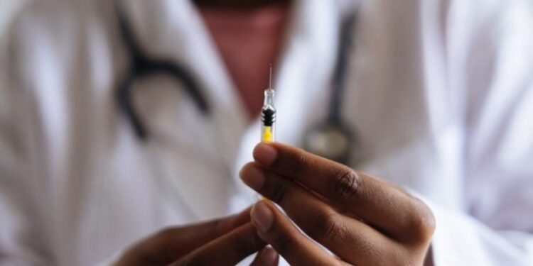 Vacina contra a dengue: aplicação começa nesta semana em clínicas particulares
