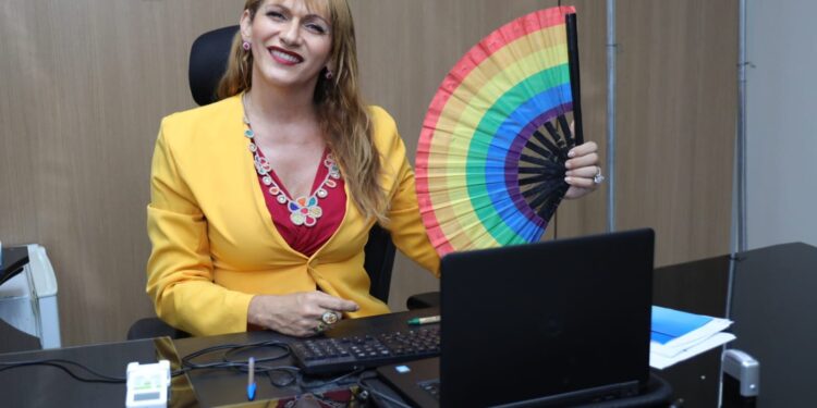 Linda Brasil será uma das representantes do Brasil em encontro de lideranças LGBTs no México