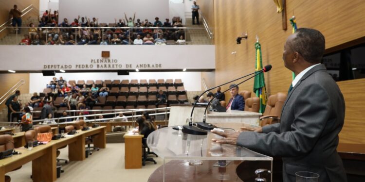 Deputados defendem continuidade dos servidores da Fundação Hospitalar