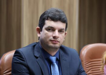 Paulo Júnior cobra realização de concurso e questiona déficit da previdência