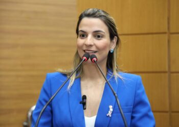 Lidiane Lucena parabeniza Maternidade Santa Cecília pelos 30 anos