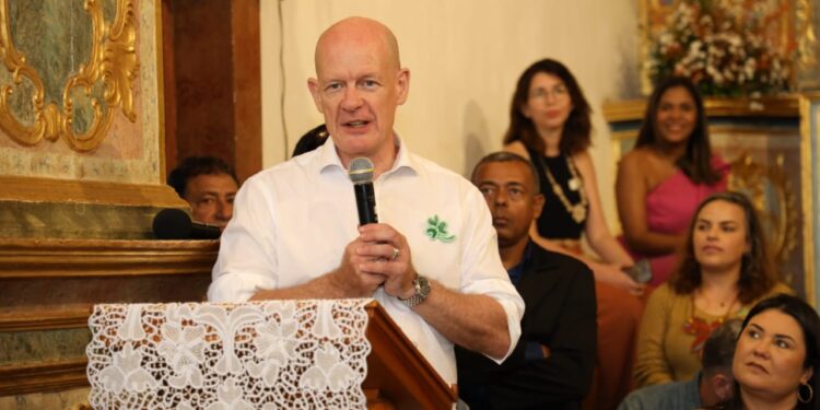 Comitiva: Deputados participam da recepção do Embaixador da Irlanda em Divina Pastora