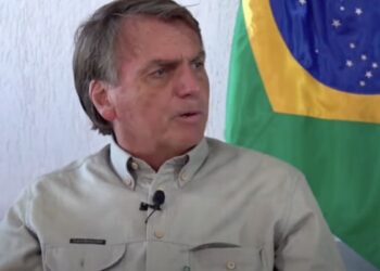 Justiça bloqueia R$ 87 mil de Bolsonaro por multas durante pandemia