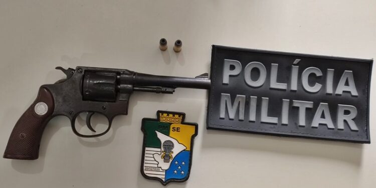 PM frustra extorsão mediante sequestro e apreende revólver em Poço Verde