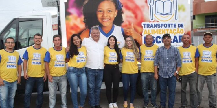 Prefeitura entrega caminhão câmara fria para transporte escolar de Itaporanga
