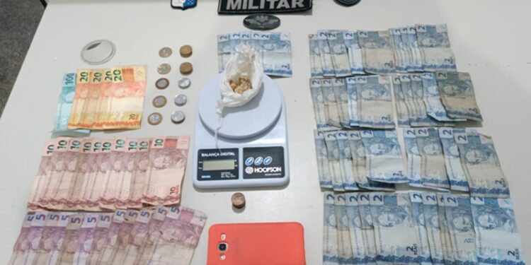 PM prende homem por suspeita de tráfico ilícito de drogas no Centro de Aracaju