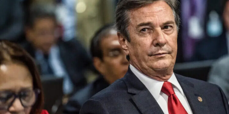 STF aplica pena de 8 anos e 10 meses ao ex-presidente Fernando Collor por corrupção