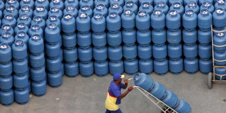 Decreto prevê pagamento de extra do auxílio gás até o fim de 2023