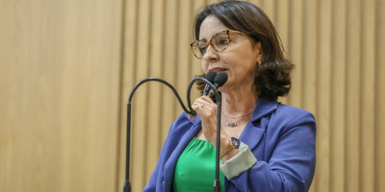“Feminicídio está cada dia ganhando maiores proporções”, lamenta Emília