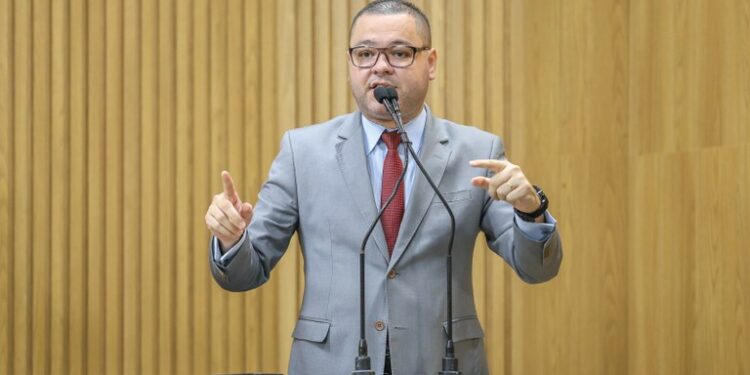 Eduardo Lima repudia fala xenofóbica do ministro da Defesa de Lula contra o pobre do NE