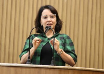 “Edvaldo está chateadinho com alguns vereadores e quer descontar nas Emendas Impositivas”, dispara Emília