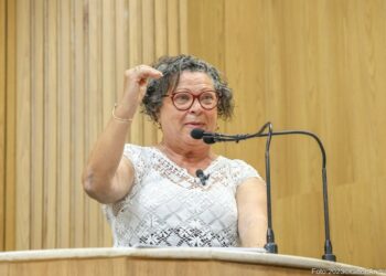 Vereadora Ângela Melo diz que anúncio da PMA sobre piso é falso