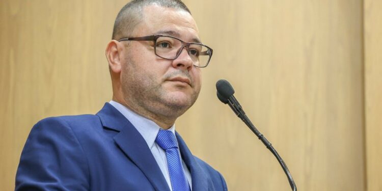 Eduardo Lima: PL que propõe treinamento aos agentes de saúde e educação para identificarem abusos infantis é aprovado em 2ª discussão