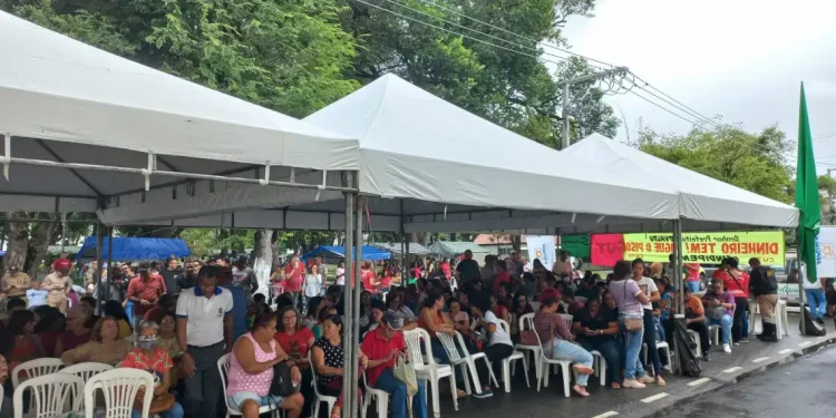 Desvalorização dos servidores de Aracaju e distorção salarial continuam