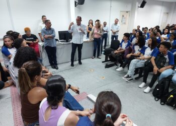 Gestão da Educação recebe comunidade escolar do Centro de Excelência Prof. Gonçalo Rollemberg Leite